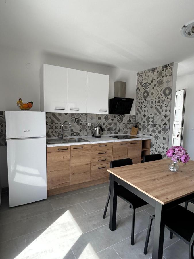 Apartments Ljubomir Rogoznica  Esterno foto